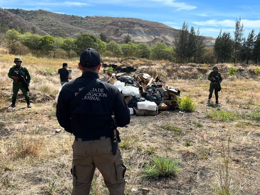 INCINERA FGR MÁS DE 200 KILOS DE NARCÓTICO Y DESTRUYE OBJETOS DEL