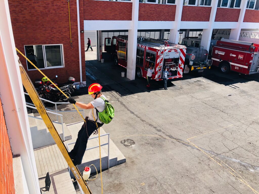 Se actualiza personal de Bomberos del Estado en materia de “Maniobras y