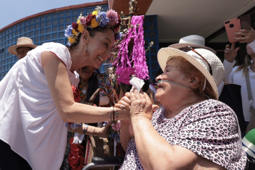 Claudia Sheinbaum Pardo Recibió El Bastón De Mando Los Pueblos ...